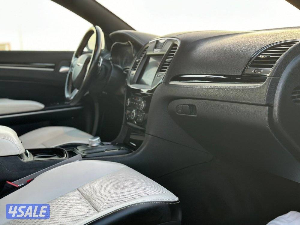 كرايزلر 300S موديل 2021 موجود الألوان اسود رمادي ازرق عنابي5