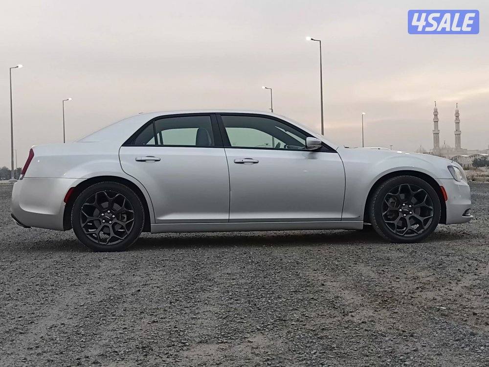 كرايزلر 300S موديل 2021 موجود الألوان اسود رمادي ازرق عنابي6