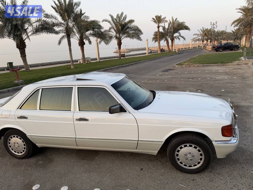 مرسيدس ٥٦٠ بحاله ممتازه صبغ وكاله قطعه  مخزنه فتره طويله1