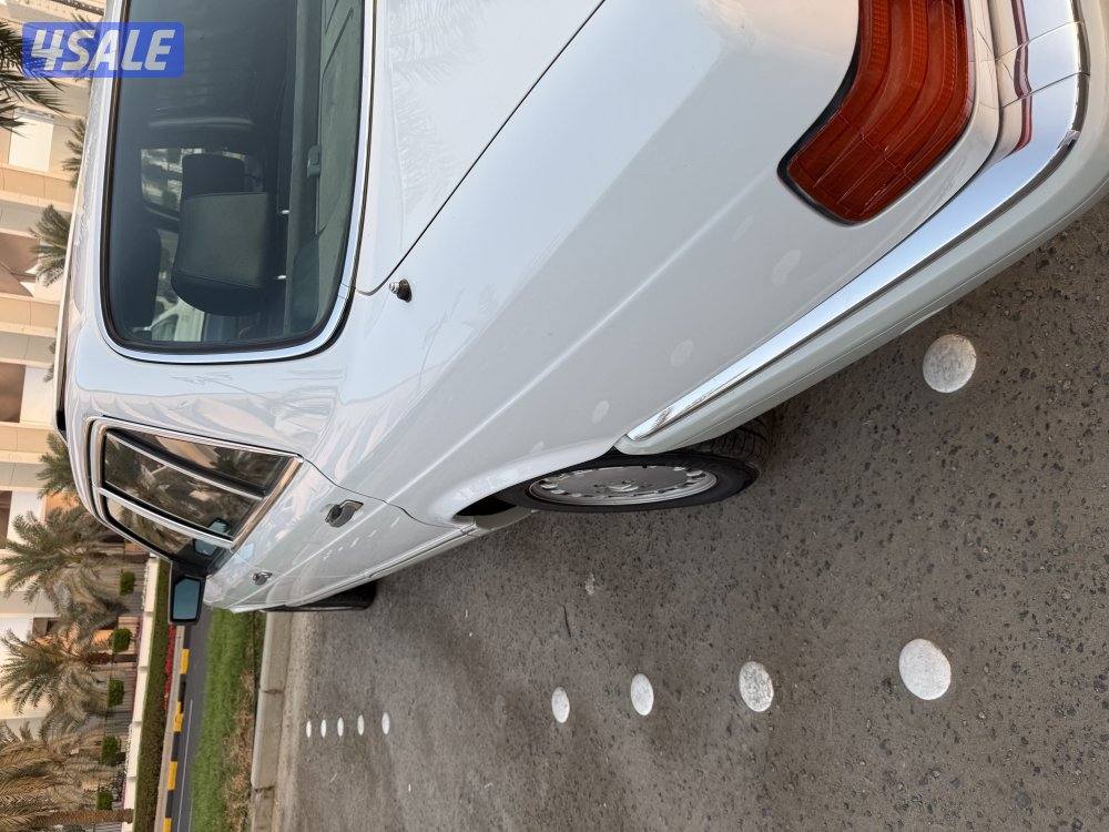 مرسيدس ٥٦٠ بحاله ممتازه صبغ وكاله قطعه  مخزنه فتره طويله3