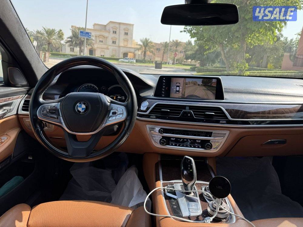 للبيع بي ام دبليو موديل 2018 الدرجة الاولى 740IL6