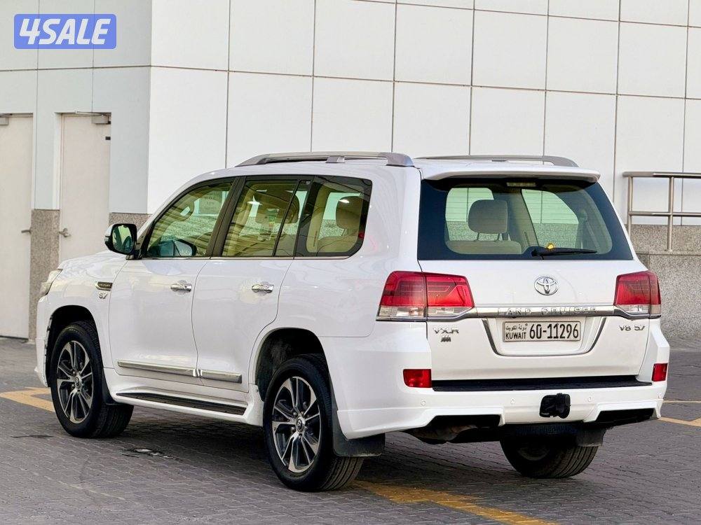 لاند كروزر VXR .V82
