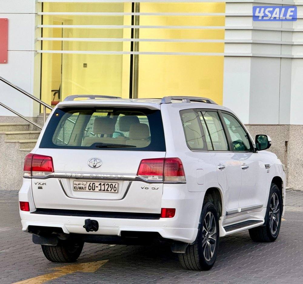 لاند كروزر VXR .V83