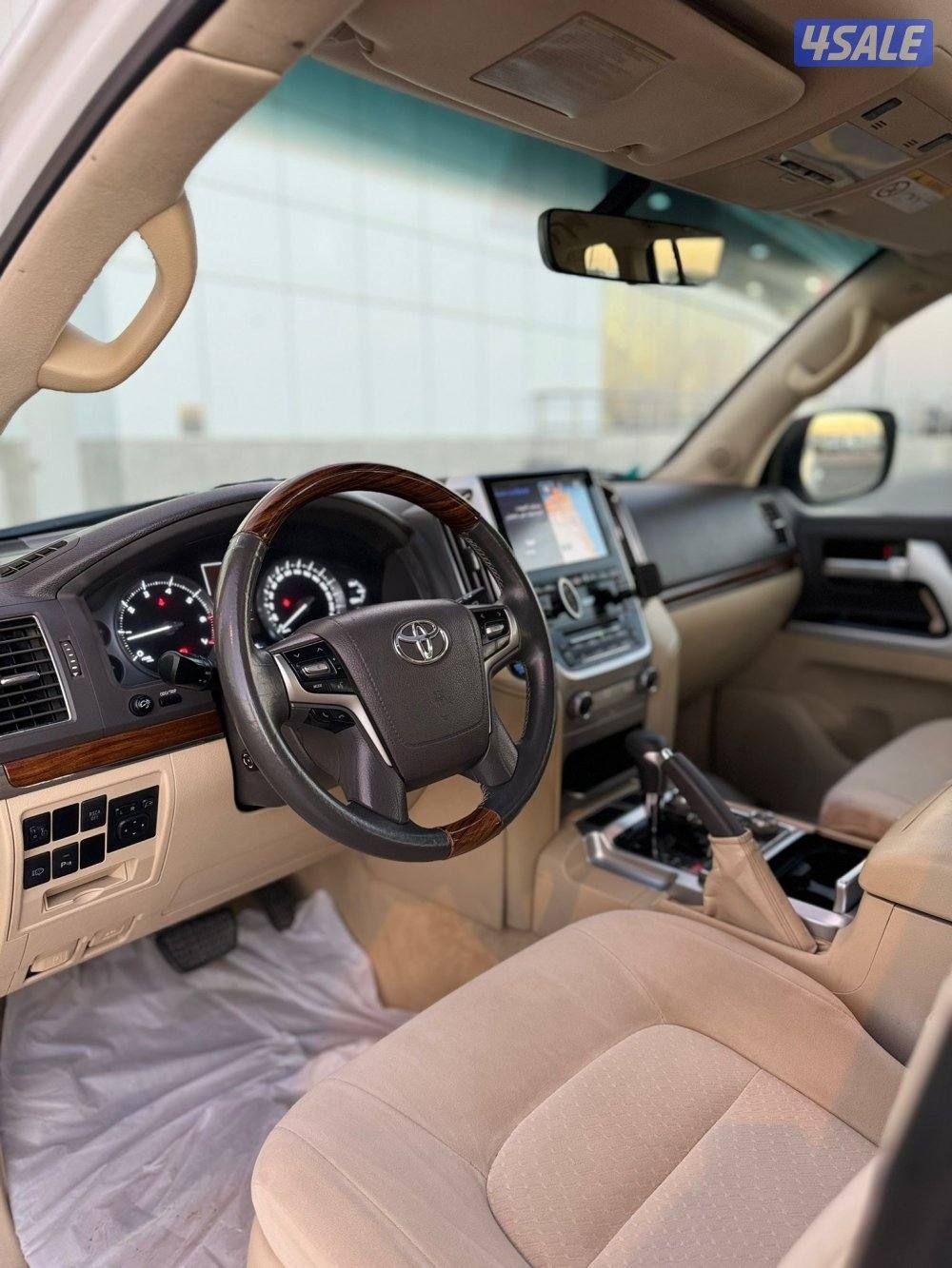 لاند كروزر VXR .V84