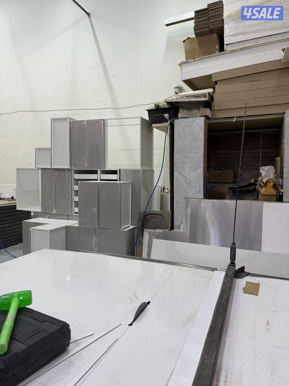 للايجار معرض جاهز مع مصنع2