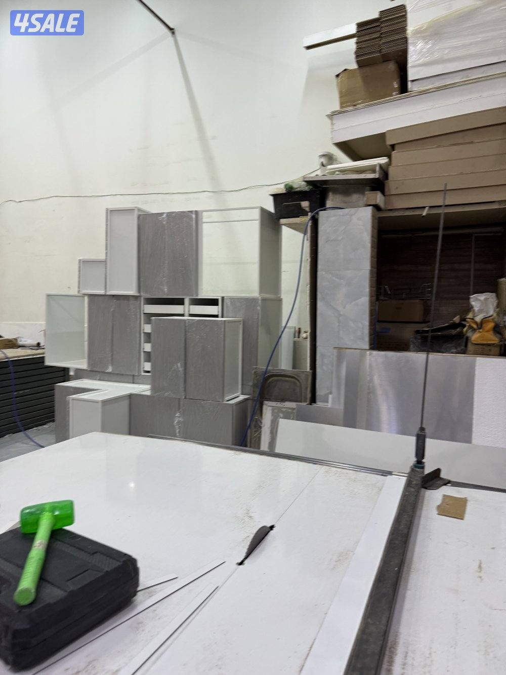 للايجار معرض جاهز مع مصنع8