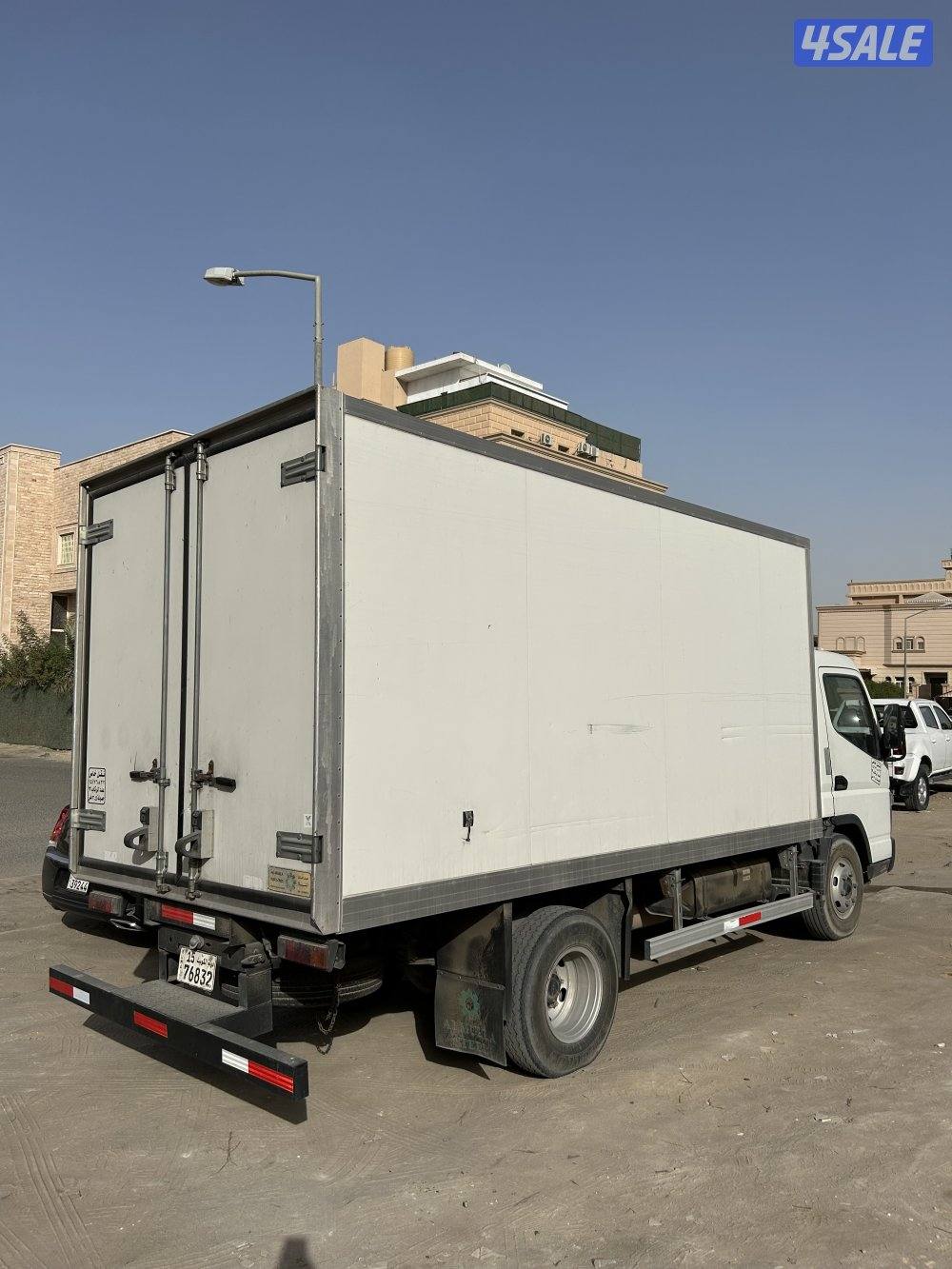 للبيع هاف لوري 2017 صندوق4