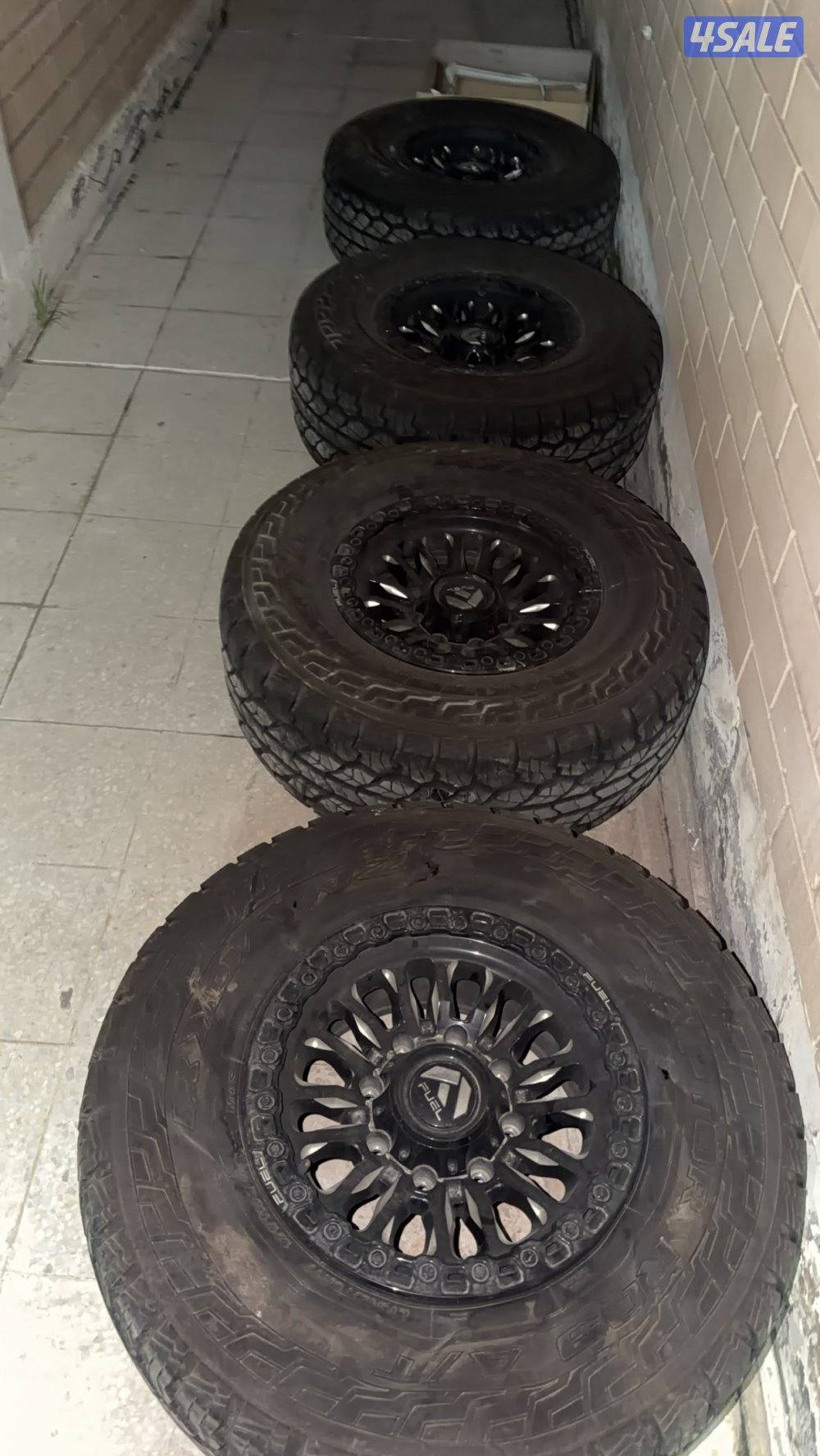 للبيع اربع رنقات فيول ومعاه تواير حجريه نظيفه واحد مشقوق حق hd 8 براغي0