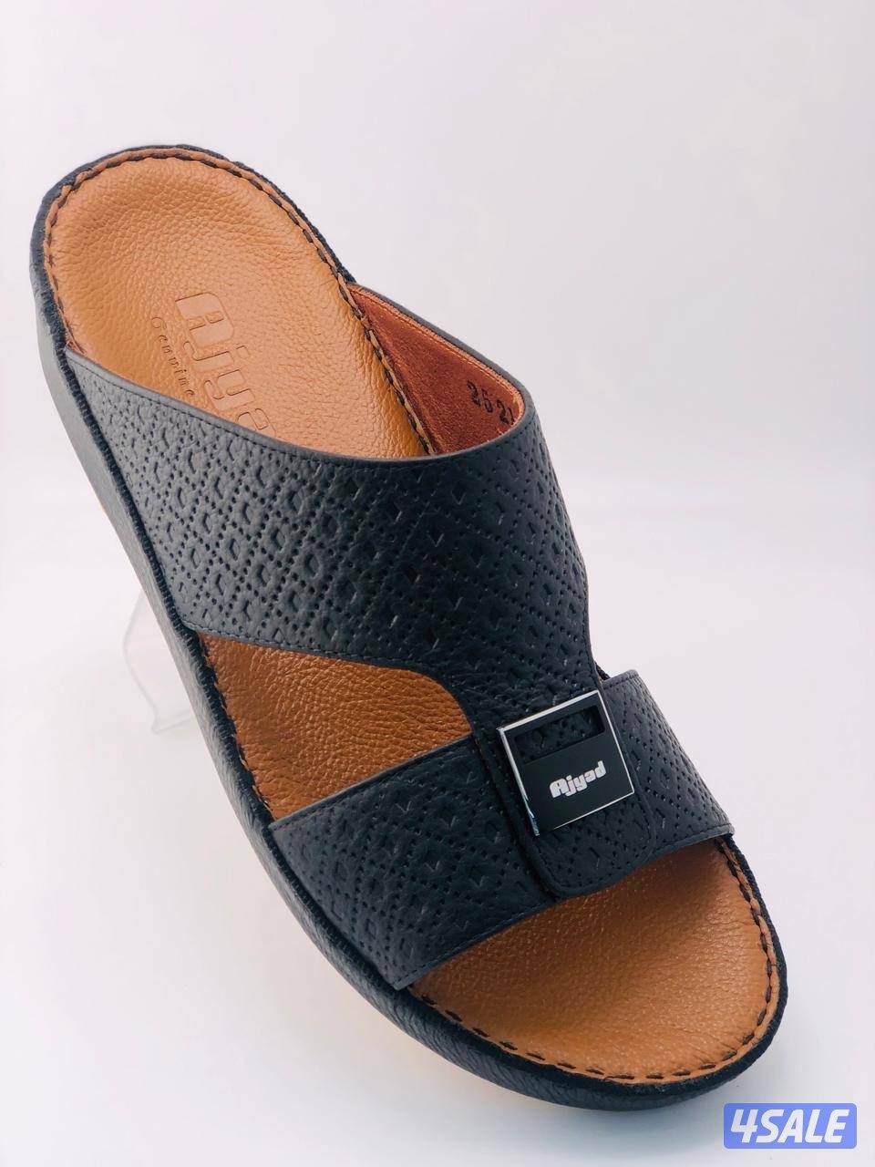 مصنوعة من أفضل الجلود الطبيعية المعالجة بأحدث الطرق لراحة القدم أرضية0