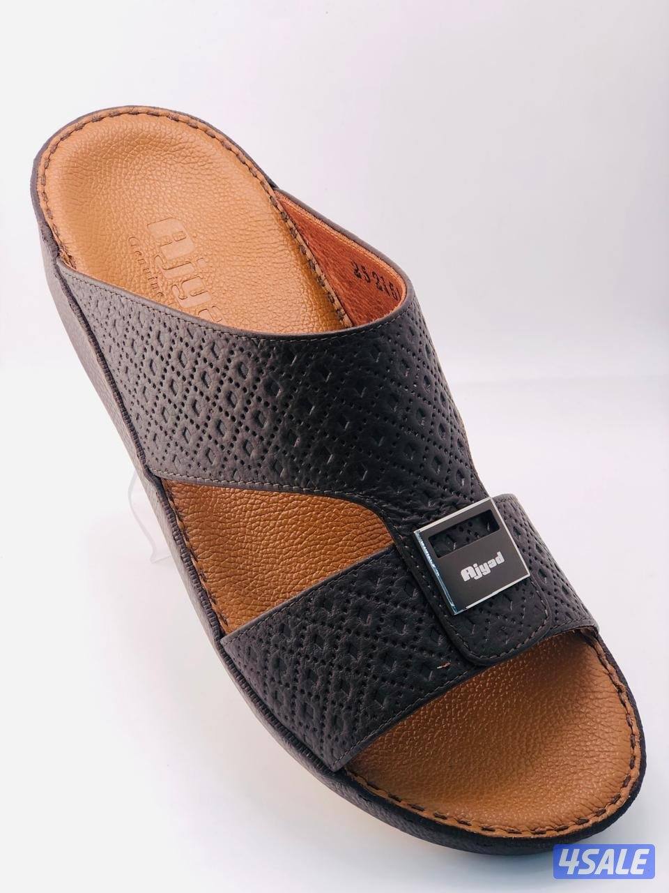 مصنوعة من أفضل الجلود الطبيعية المعالجة بأحدث الطرق لراحة القدم أرضية1