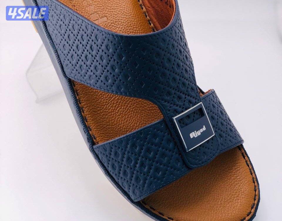 مصنوعة من أفضل الجلود الطبيعية المعالجة بأحدث الطرق لراحة القدم أرضية2