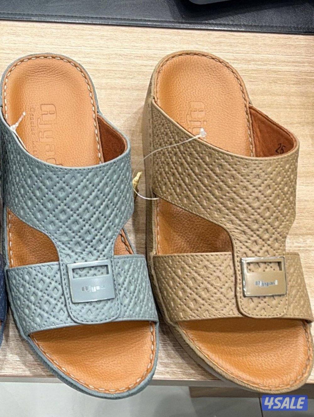 مصنوعة من أفضل الجلود الطبيعية المعالجة بأحدث الطرق لراحة القدم أرضية9