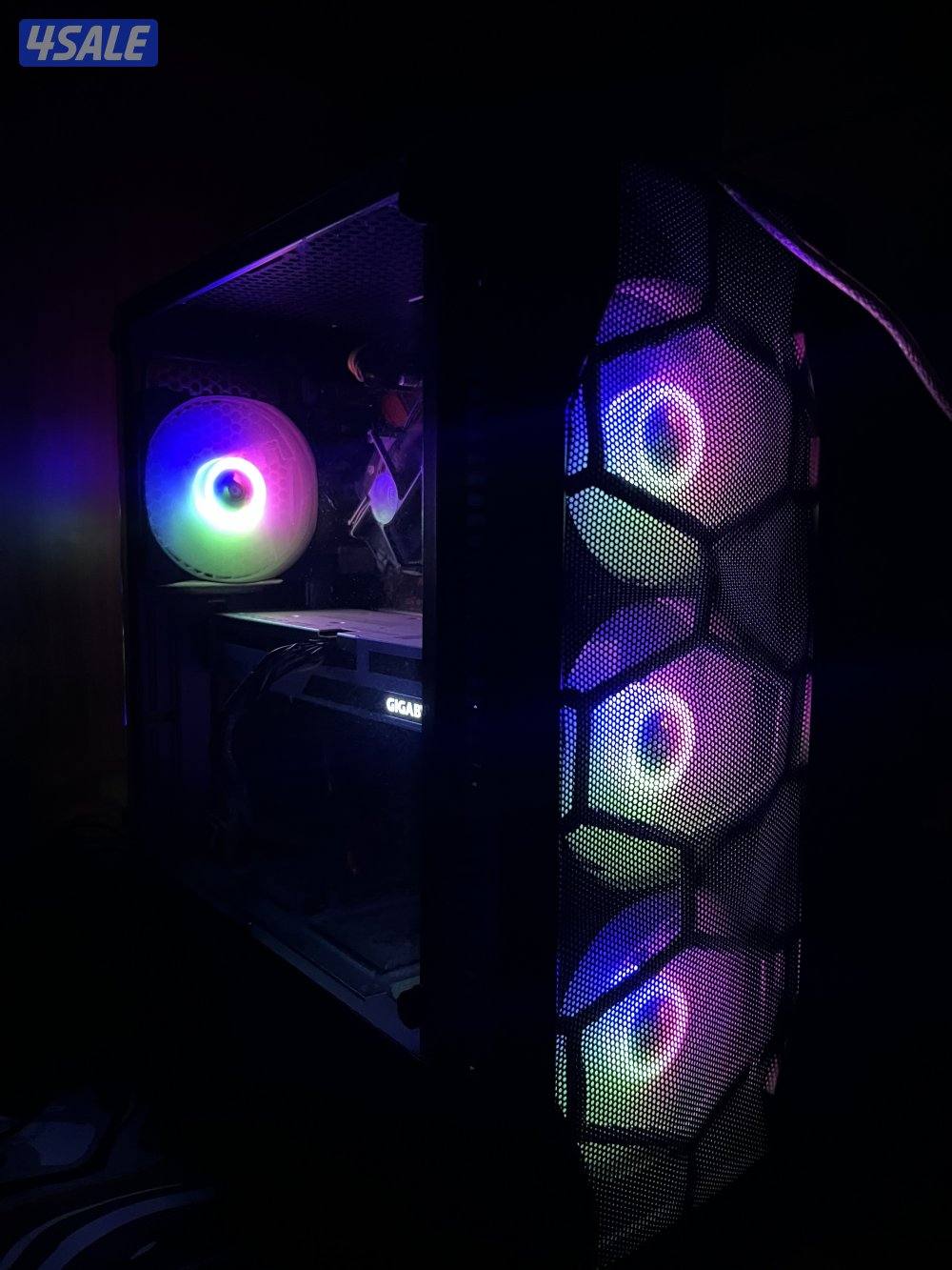 CPU:corei5-10400F Gpu: RTX 3060, Ram:16gb DDR4, store: 256ssd,1Tb HDD3