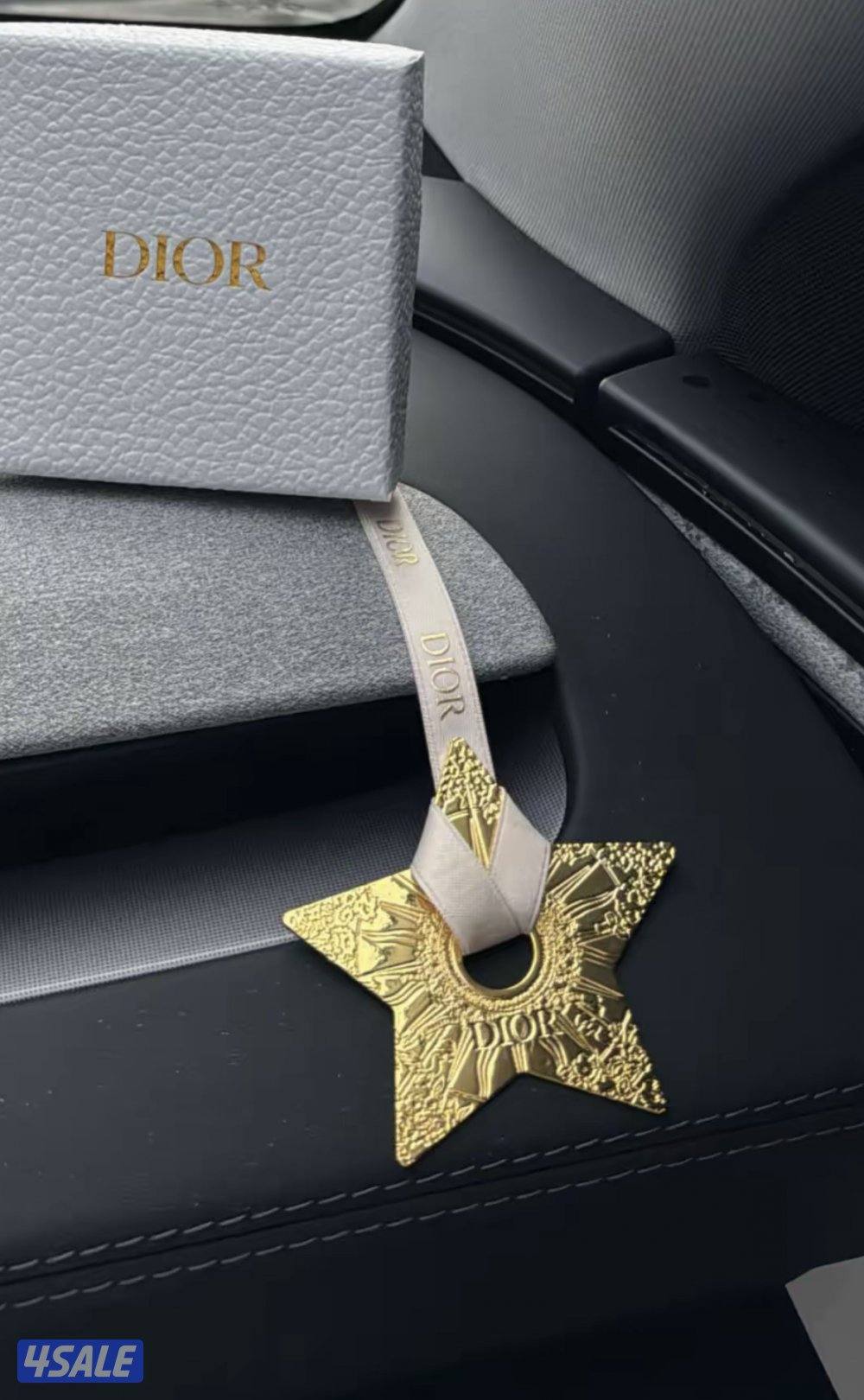 تعليقات كارتير وديور0