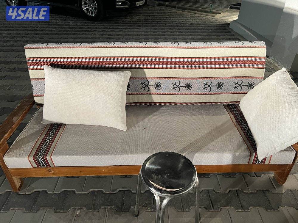 للبيع ٤ كراسي شبه جديده مع فرشهم بحاله جديده8