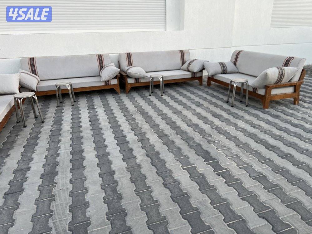 للبيع ٤ كراسي شبه جديده مع فرشهم بحاله جديده1