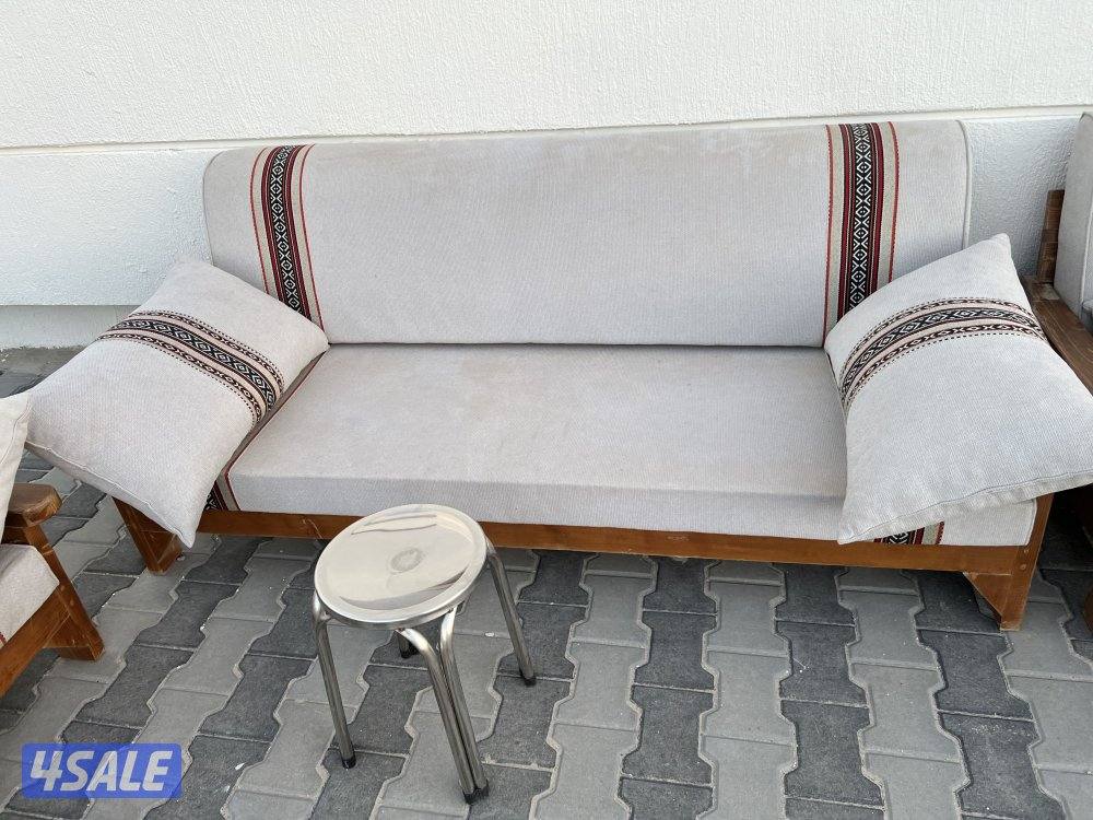 للبيع ٤ كراسي شبه جديده مع فرشهم بحاله جديده3