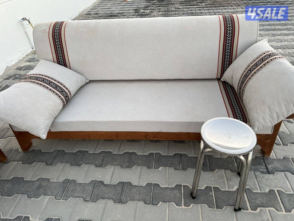 للبيع ٤ كراسي شبه جديده مع فرشهم بحاله جديده9