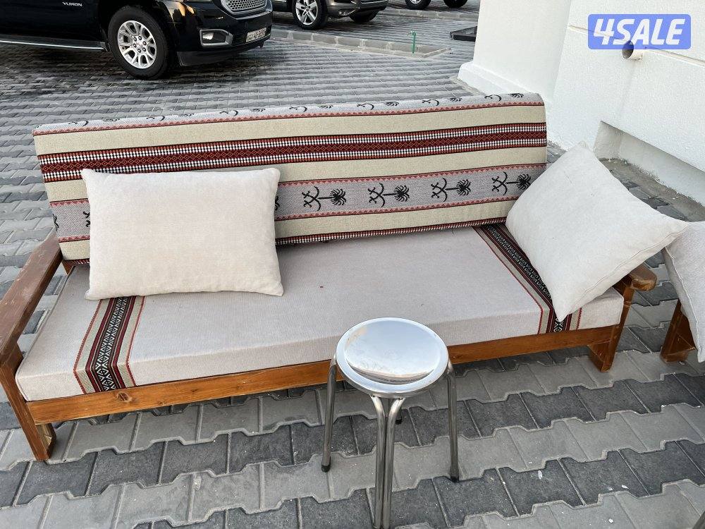 للبيع ٤ كراسي شبه جديده مع فرشهم بحاله جديده7