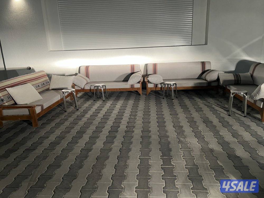 للبيع ٤ كراسي شبه جديده مع فرشهم بحاله جديده10