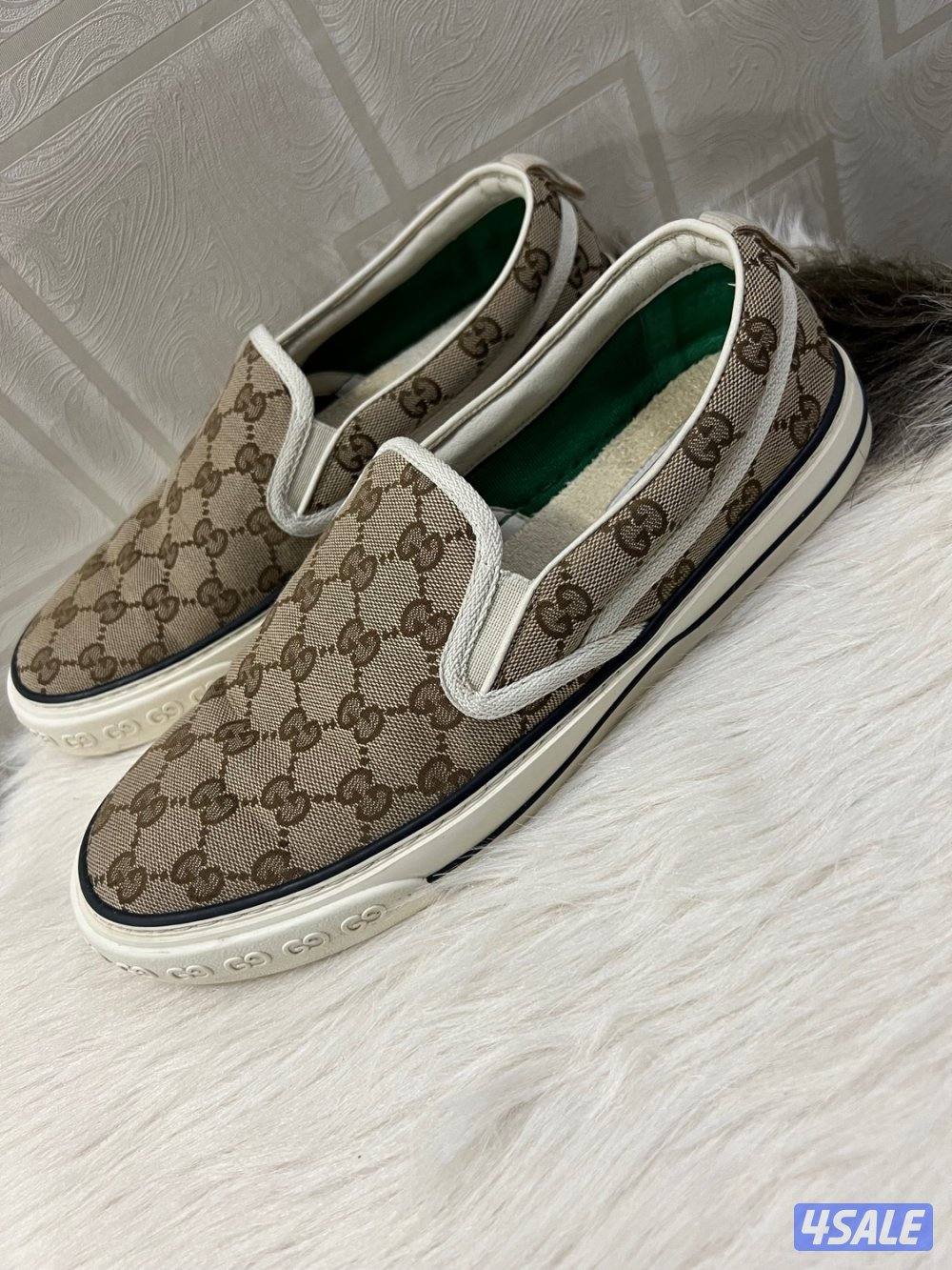 جوتي قوتشي اصلي مقاس ٤٢0