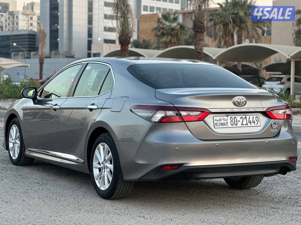 للبيع تويوتا كامري GLE ماشي ٢٠ الف كيلو3