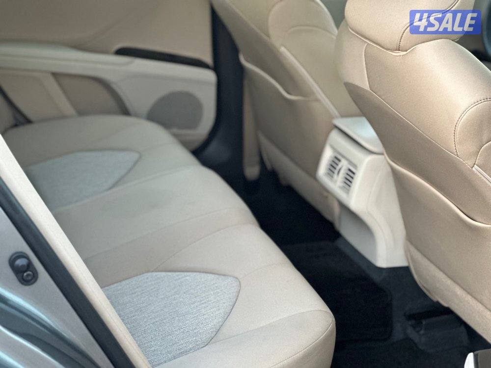 للبيع تويوتا كامري GLE ماشي ٢٠ الف كيلو5