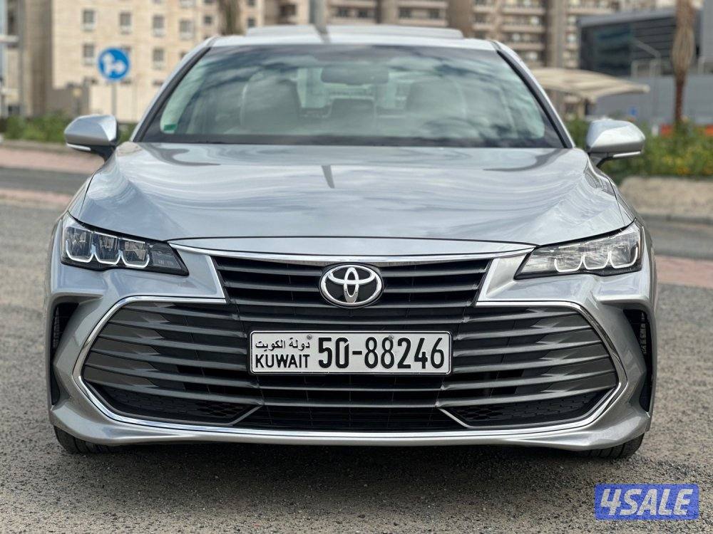 للبيع تويوتا افالون ماشي ١١٠ الف كيلو2