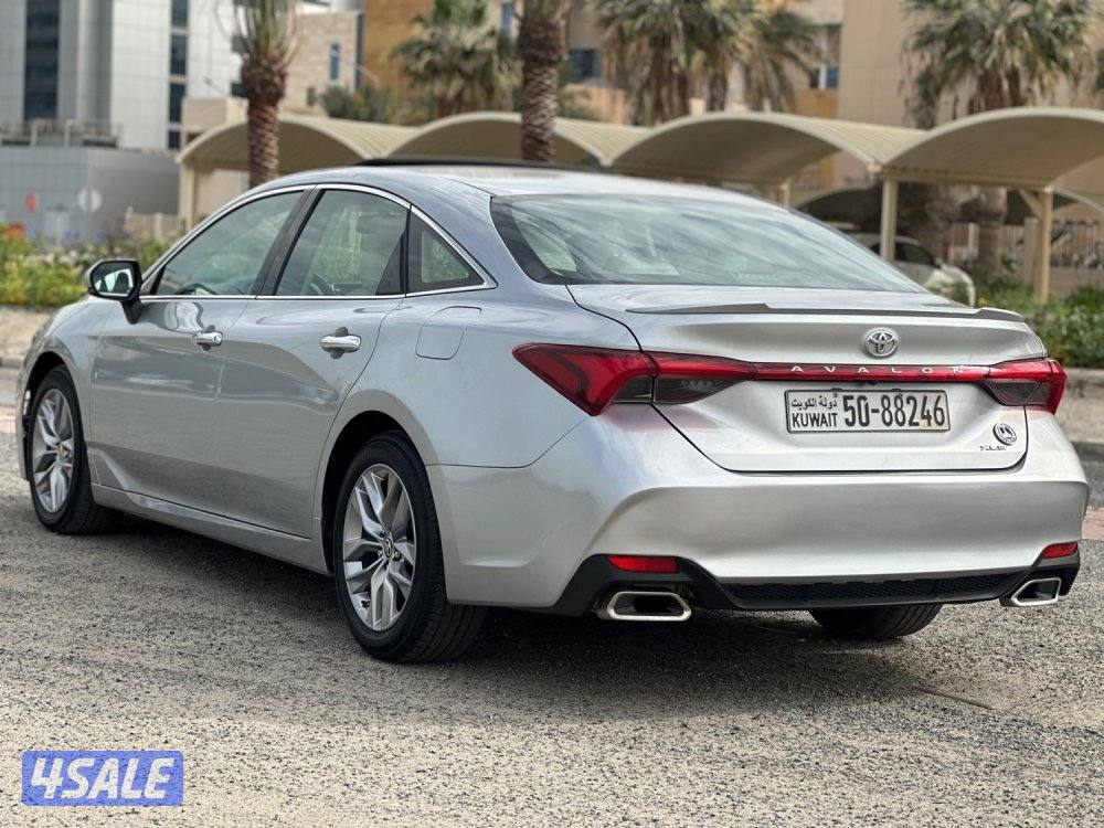 للبيع تويوتا افالون ماشي ١١٠ الف كيلو3