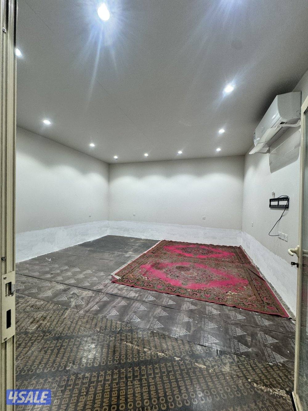 لبيع ديوانيه ثابته معه تكيف4