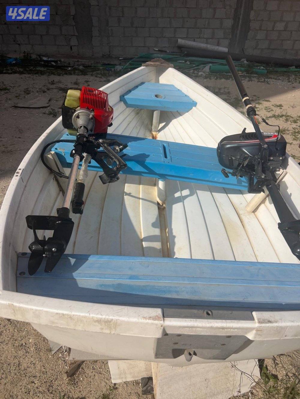 للبيع طراد بلاستيك  ١٠   قدم  مع مكينه  ٣  حصان ونص  ومكينه   ١  ونص1