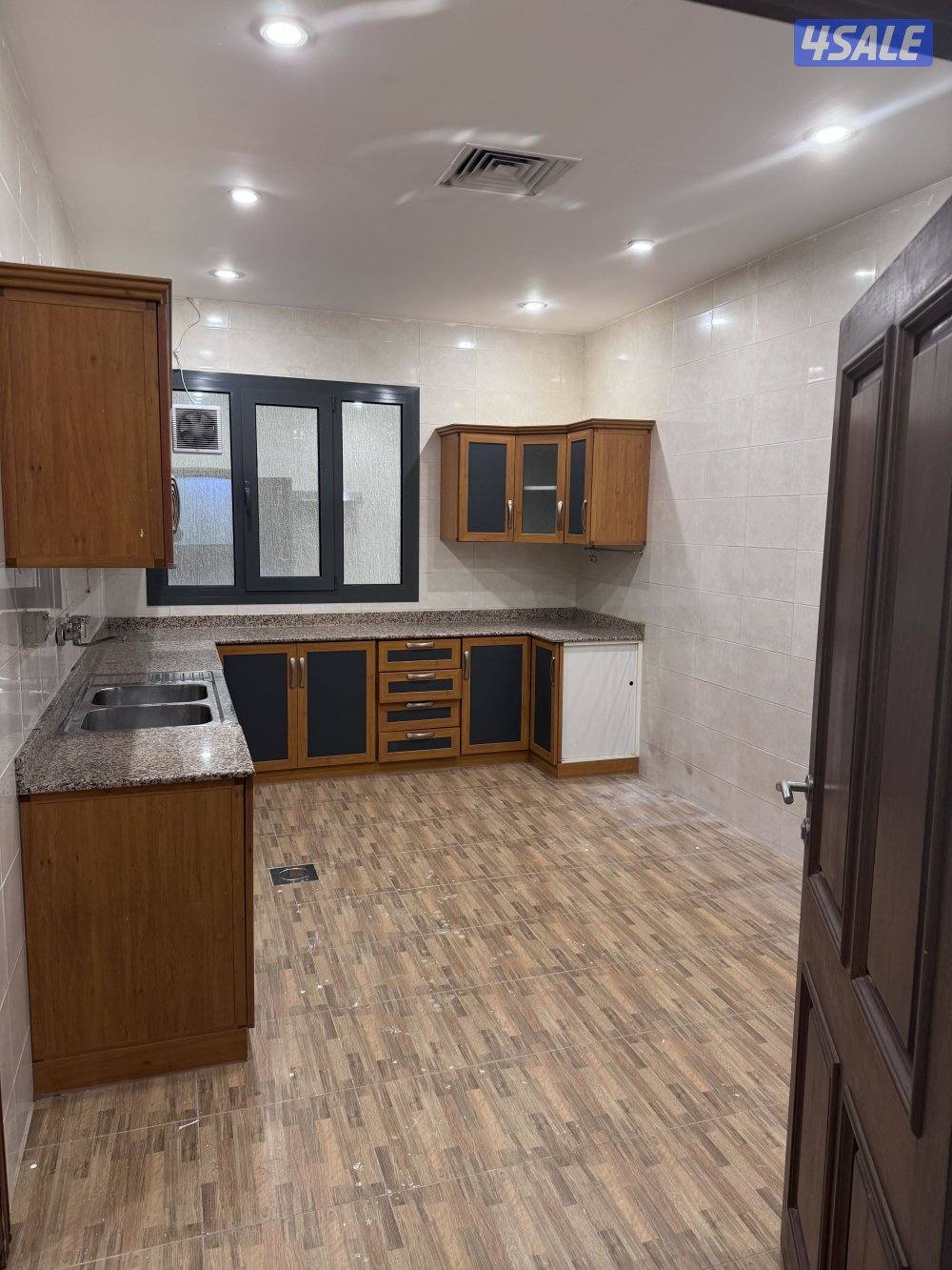 ابو فطيره دور ارضي 4غرف ماستر وصاله تشطيب راقي0