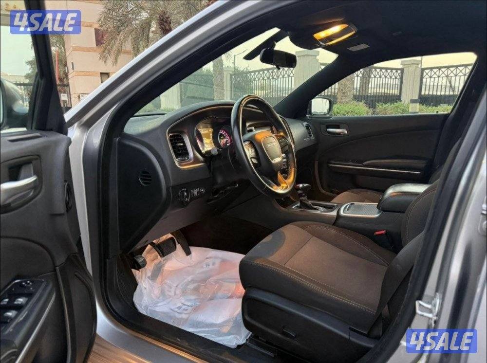 للبيع كامل المواصفات ماشي 220 شرط الفحص يوجد صبغ تجميلي قطعتين فقط3