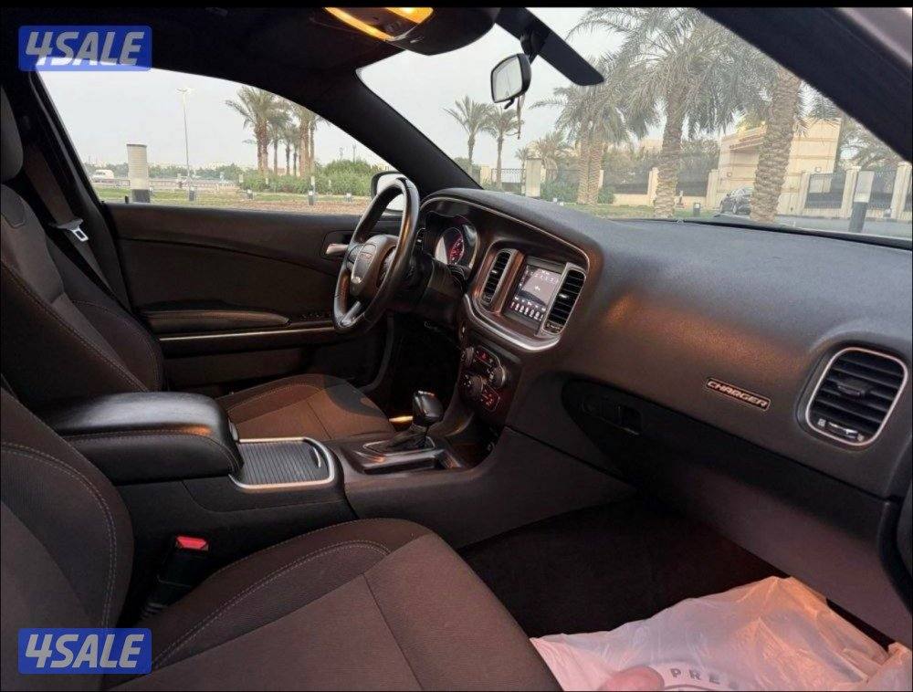 للبيع كامل المواصفات ماشي 220 شرط الفحص يوجد صبغ تجميلي قطعتين فقط4