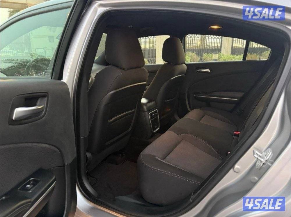 للبيع كامل المواصفات ماشي 220 شرط الفحص يوجد صبغ تجميلي قطعتين فقط5