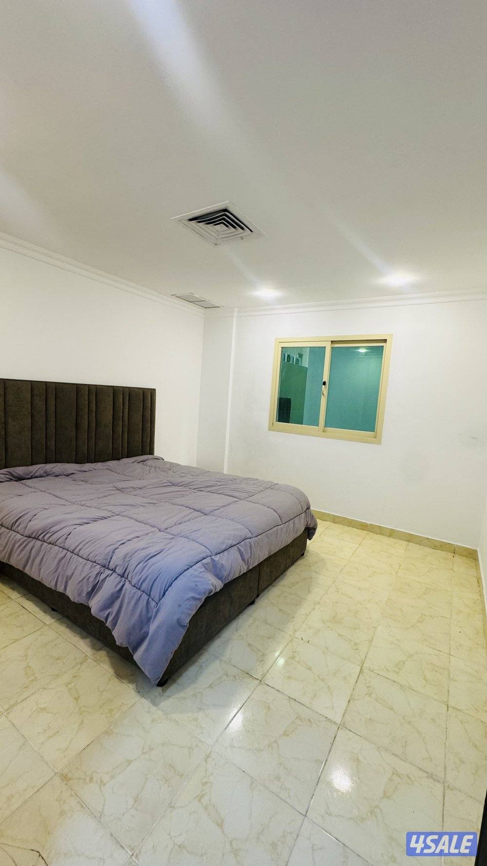 شقه للايجار بحولي غرفة وصالة وحمام ومطبخ مساحات كبيرة قريبة من الرابع5