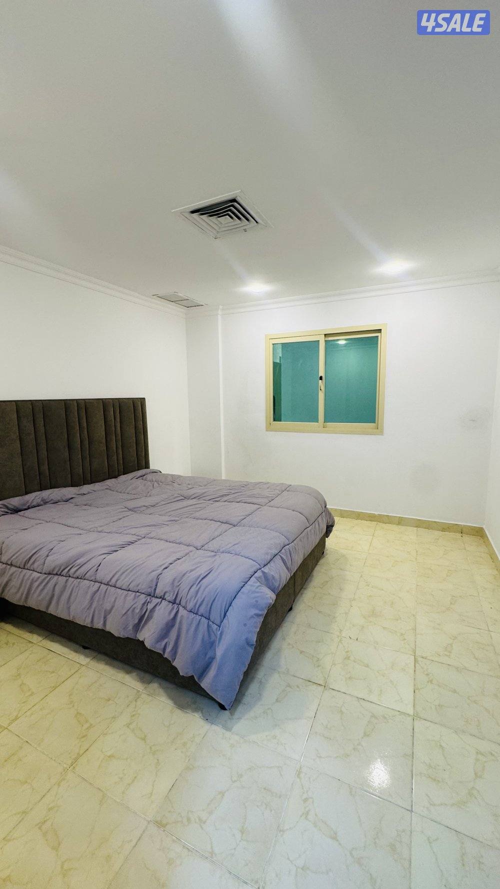 شقه للايجار بحولي غرفة وصالة وحمام ومطبخ مساحات كبيرة قريبة من الرابع6