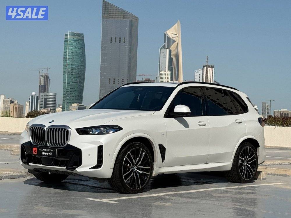 بي ام دبليوX5 موديل2024 عداد16الف وارد الغانم تحت الكفاله0
