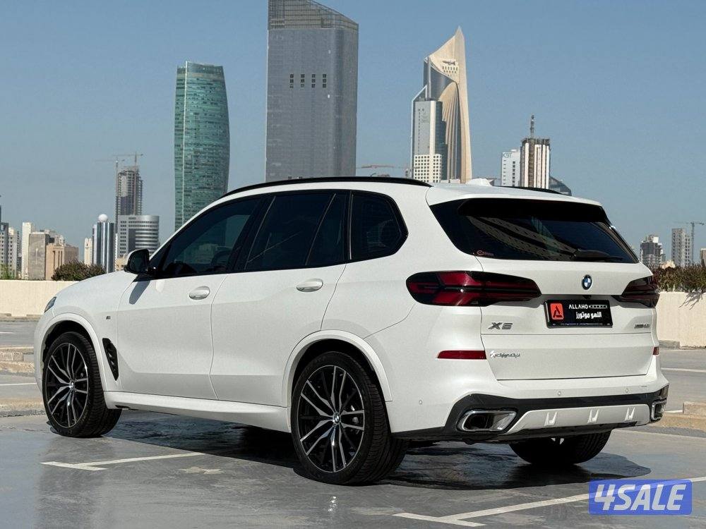 بي ام دبليوX5 موديل2024 عداد16الف وارد الغانم تحت الكفاله2