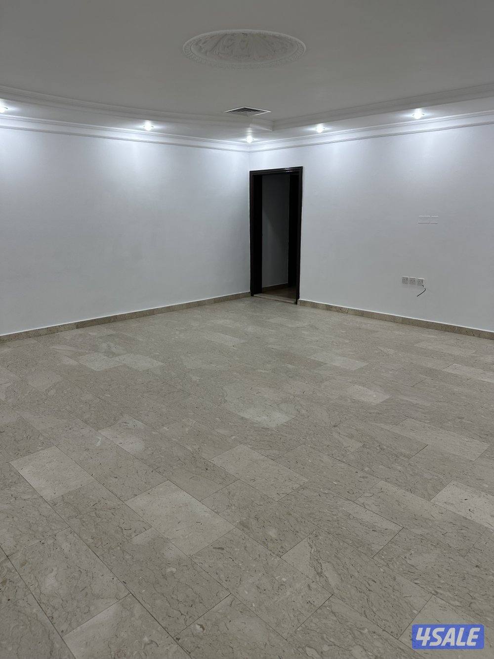 للأيجار دور ارضي بسلوئ مع حوش4