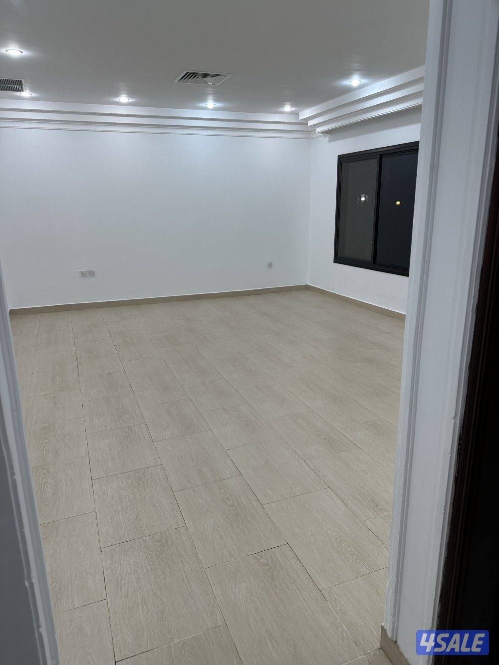 للأيجار دور ارضي بسلوئ مع حوش6
