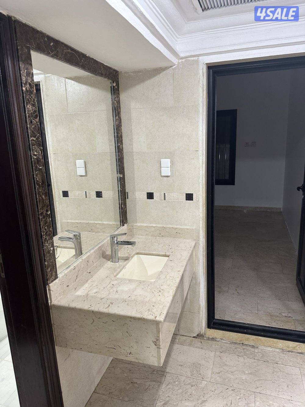 للأيجار دور ارضي بسلوئ مع حوش7