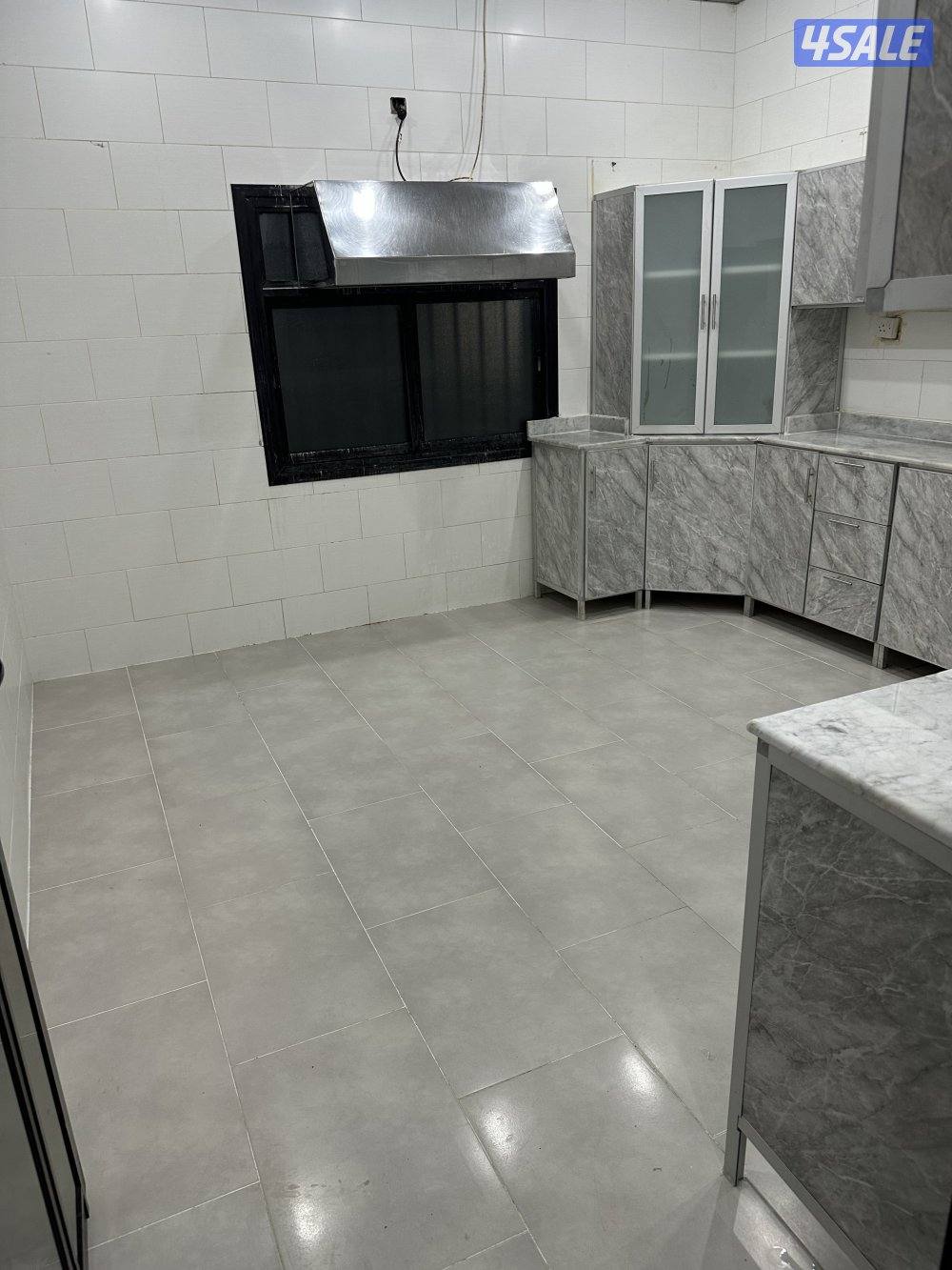 للأيجار دور ارضي بسلوئ مع حوش12