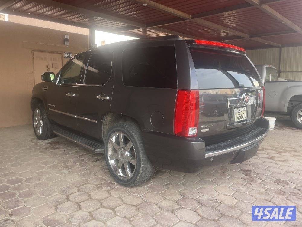 للبيع اسكاليد موديل 2010. كامل الموصفات1