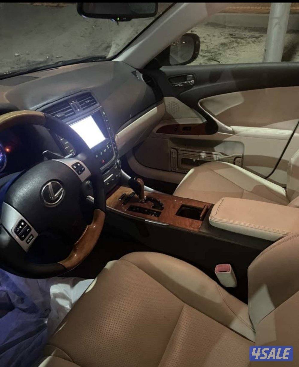 للبدل او بيع لكزيس is300.3