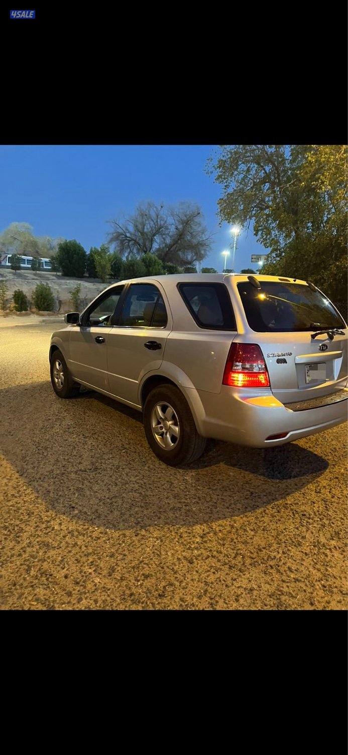 للبيع كيا سورنتو موديل ٢٠٠٩3