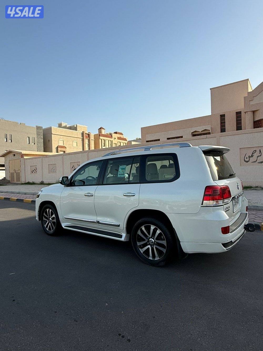 لاند كروز تورينق 2019 جلد الساير بحاله الوكاله عداد 133 الف2