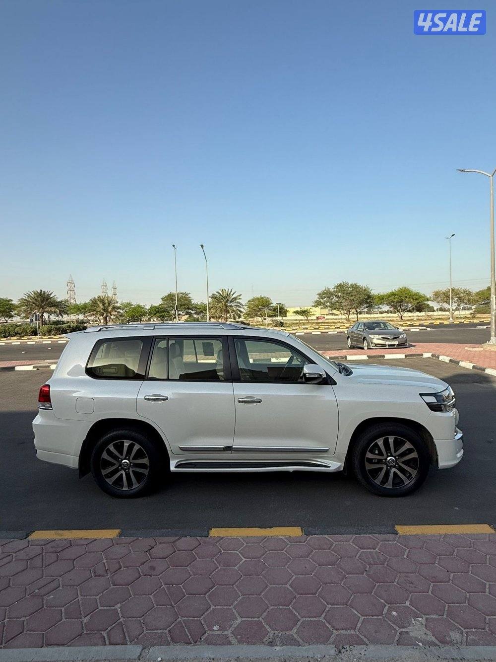 لاند كروز تورينق 2019 جلد الساير بحاله الوكاله عداد 133 الف3