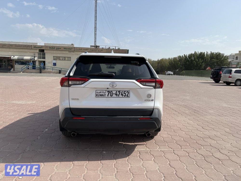 للبيع تويوتا RAV4 فئة Standard موديل 20231