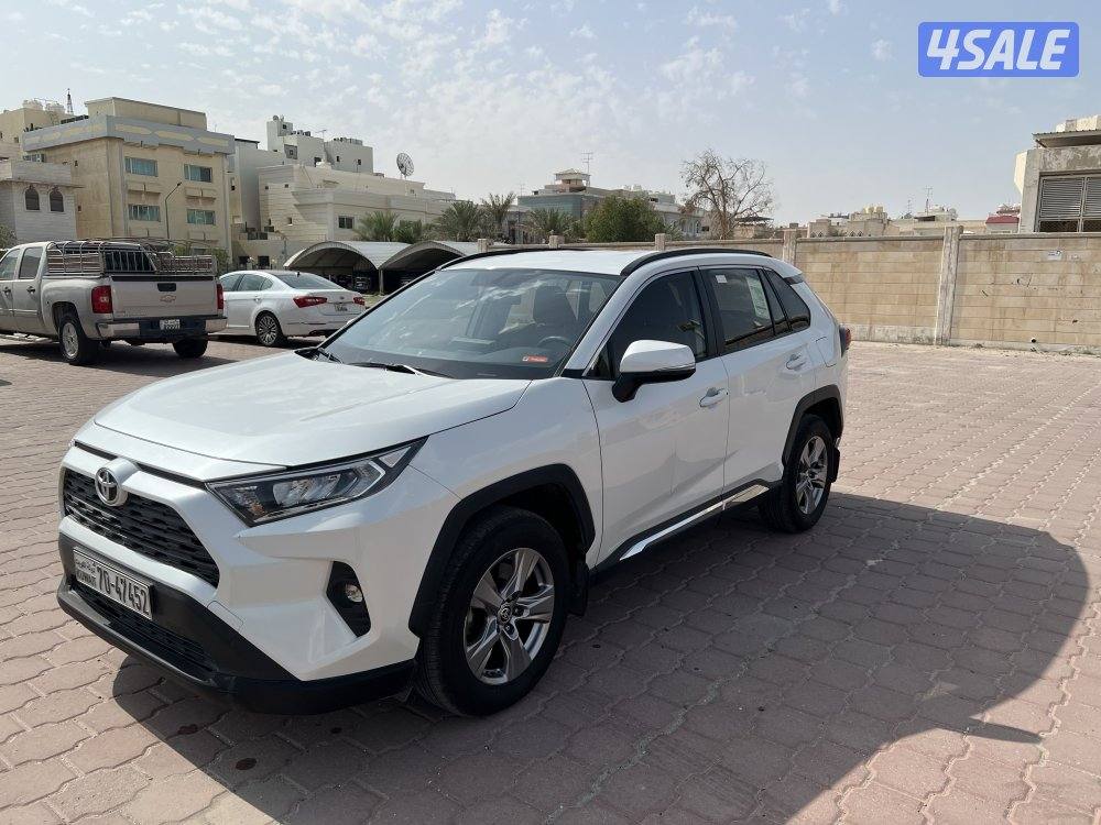 للبيع تويوتا RAV4 فئة Standard موديل 20232
